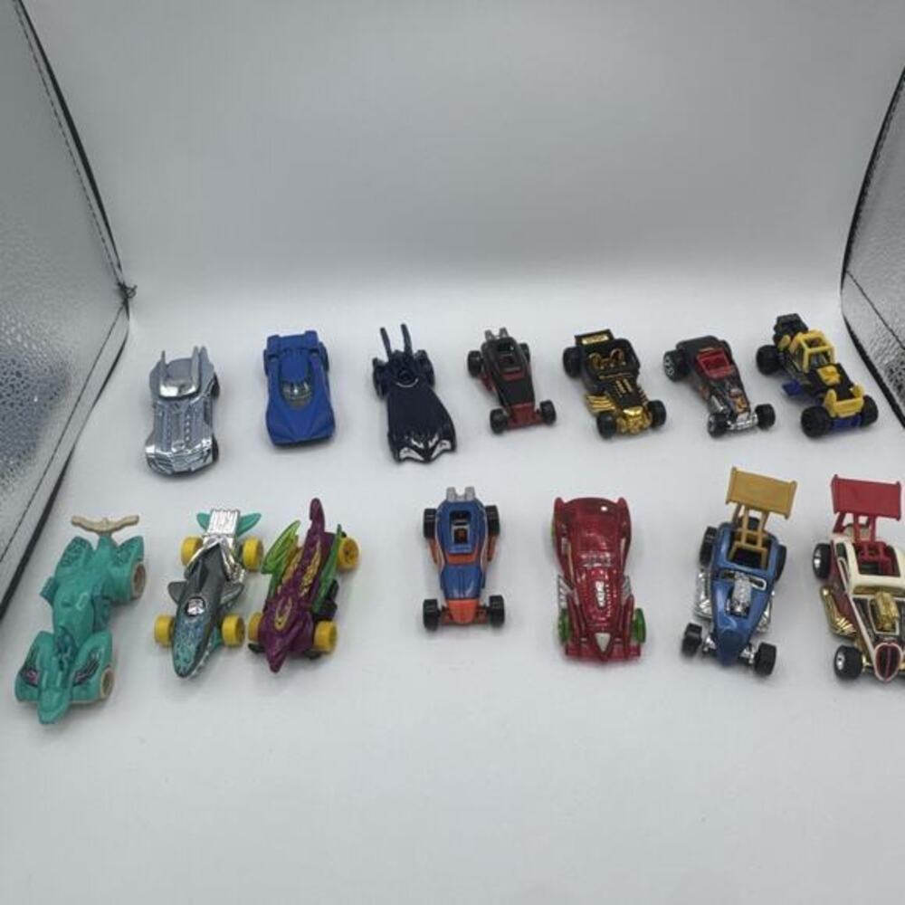 Lot of 14 Hot Wheels Loose Cars Sharkruiser Dragon Blaster Fiat 500C